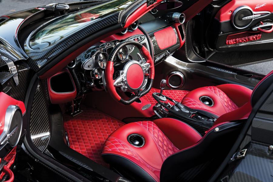 Интерьер Pagani Huayra Roadster (94 of 100) 2017 года  (NA) (фото 34 из 61)